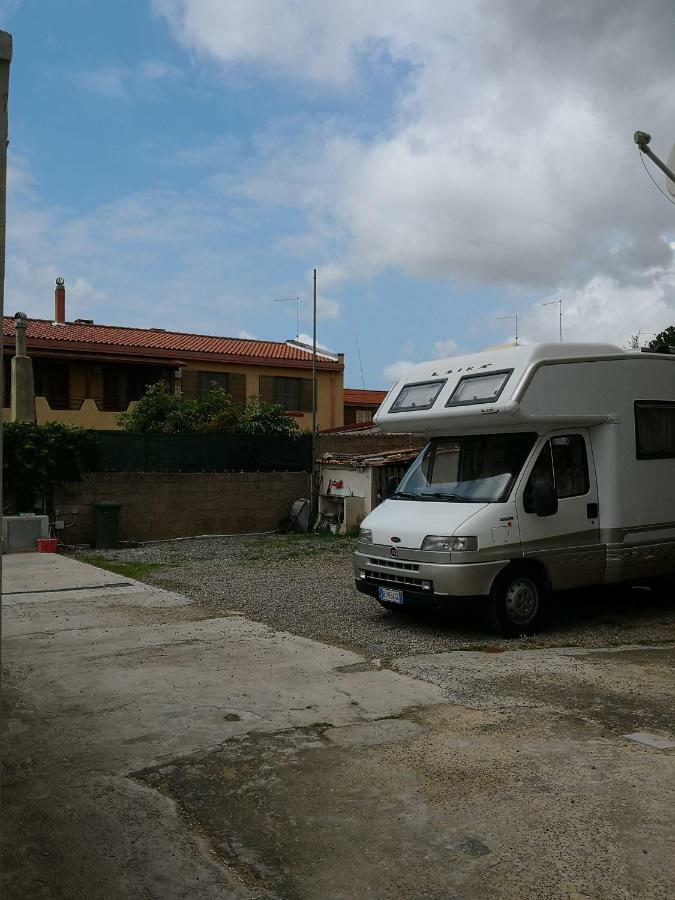 Апартаменты A Casa Di Rossano E Rossella Карбония Экстерьер фото